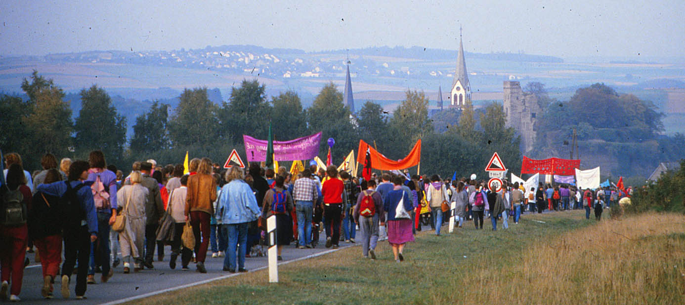 Ostermarsch der Hunsrücker Friedensbewegung auf dem Marktplatz in Kastellaun
